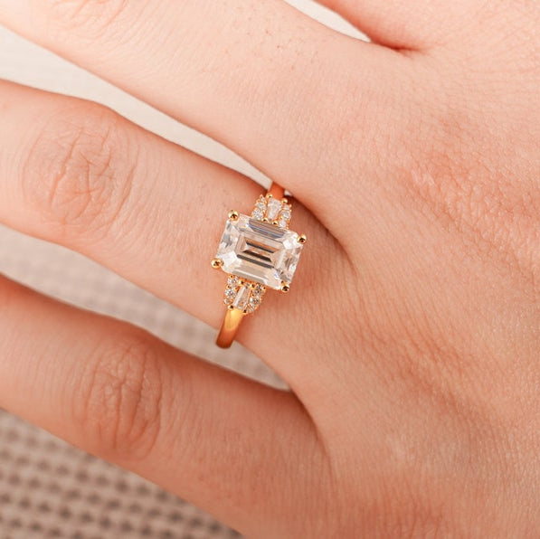 Stunning 1.0 - 2.0 CT Emerald Moissanite Engagement Ring With Cluster Design 6