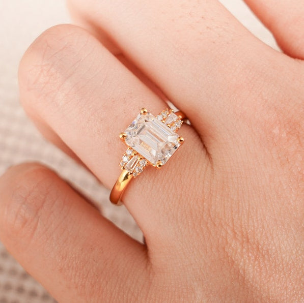 Stunning 1.0 - 2.0 CT Emerald Moissanite Engagement Ring With Cluster Design 4