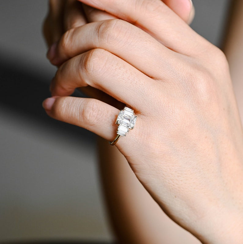 Stunning 1.0 - 2.0 CT Emerald Moissanite Engagement Ring With Cluster Design 4